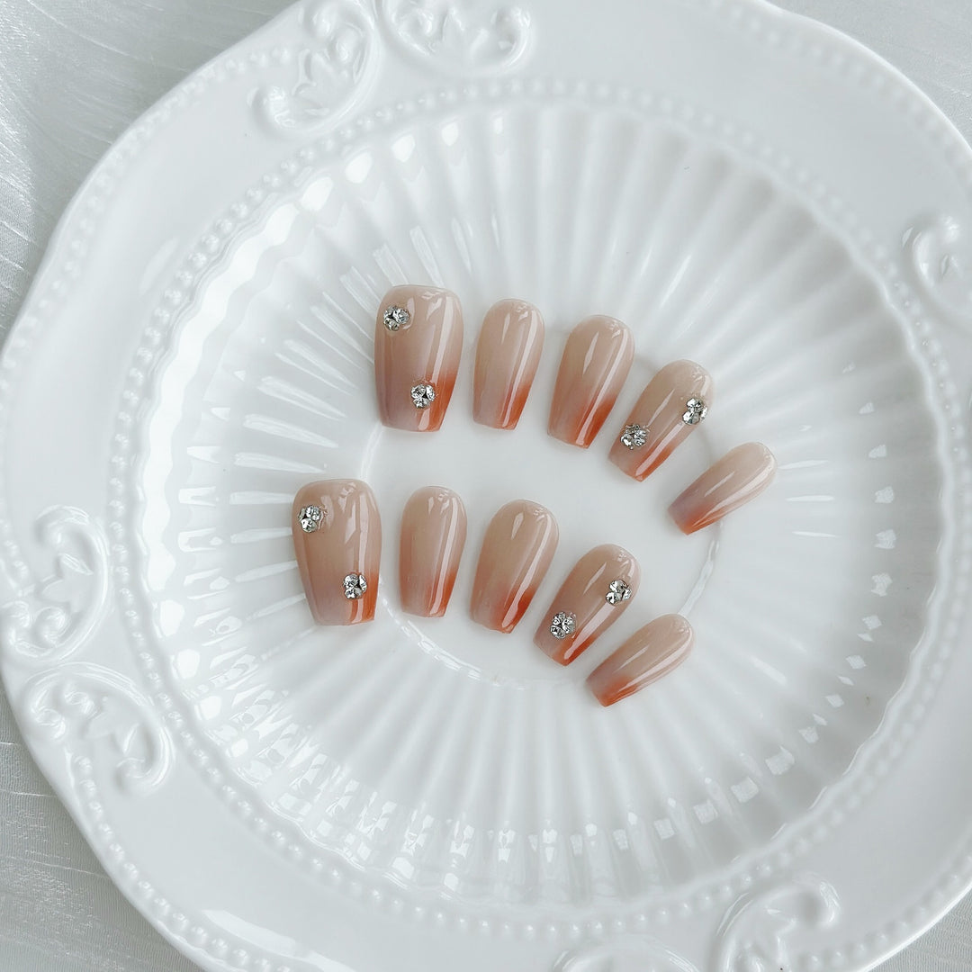 Elegantes Press-On-Nagelkunst-Set mit Strass und Ombre-Design