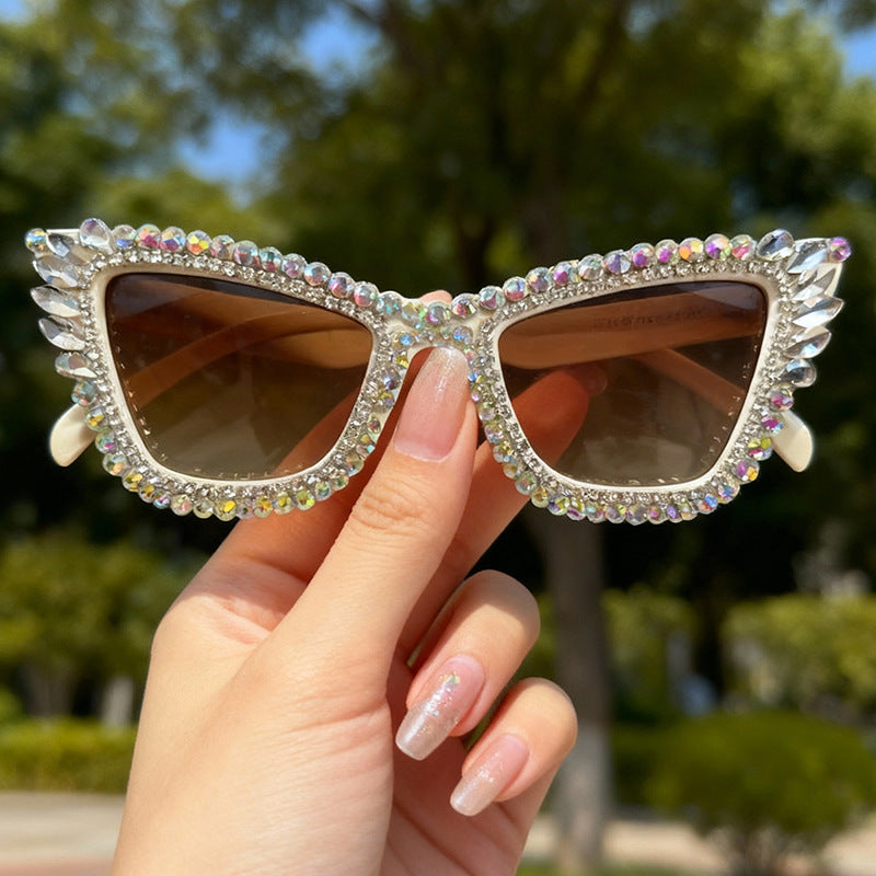 Rhinestone-betonte Katzenaugen-Sonnenbrille Karnz