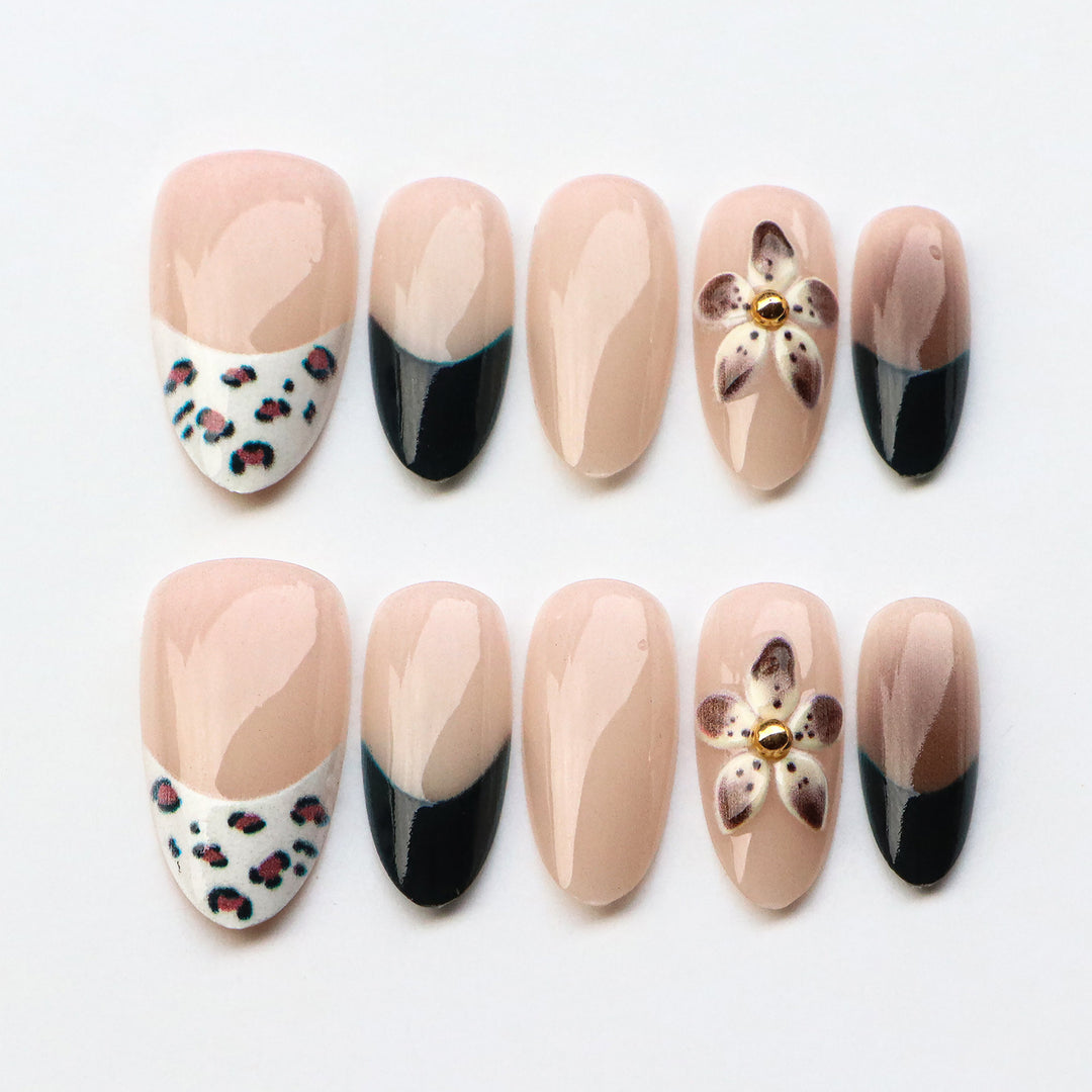 Künstlerisches Press-On Nagelset mit floralem Design