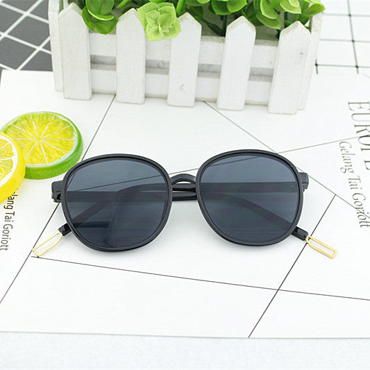 Damen modische quadratische Sonnenbrille mit transparentem Rahmen Karnz