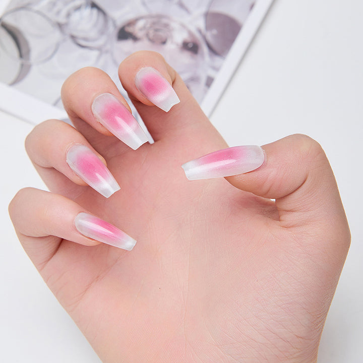Kunstnägel mit sanftem Ombre-Effekt Karnz