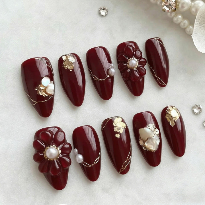 Luxuriöses floral verziertes Press-On-Nagelkunst-Set