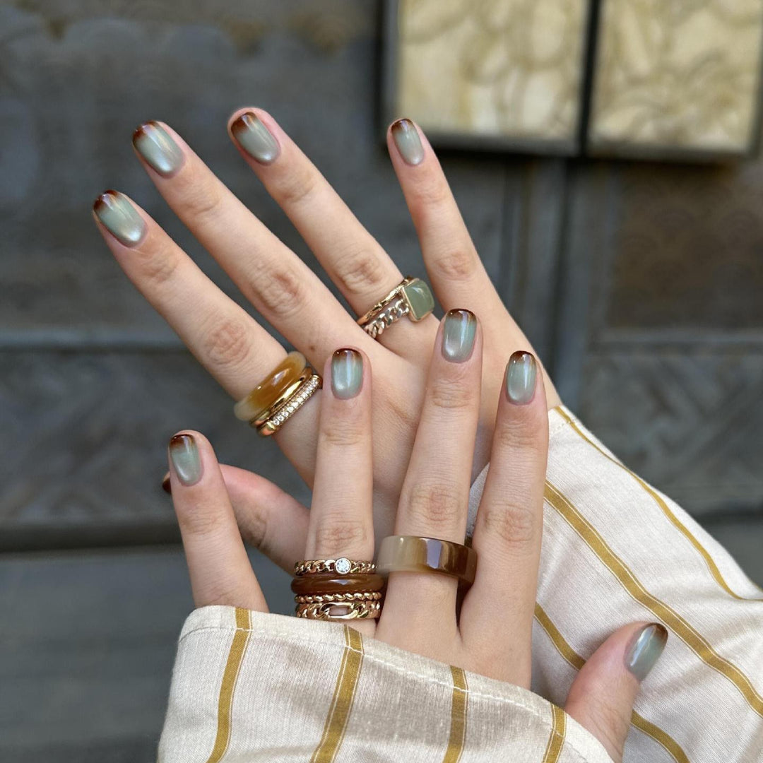 Glamouröse Kunstnägel Im Eleganten French-Style Karnz