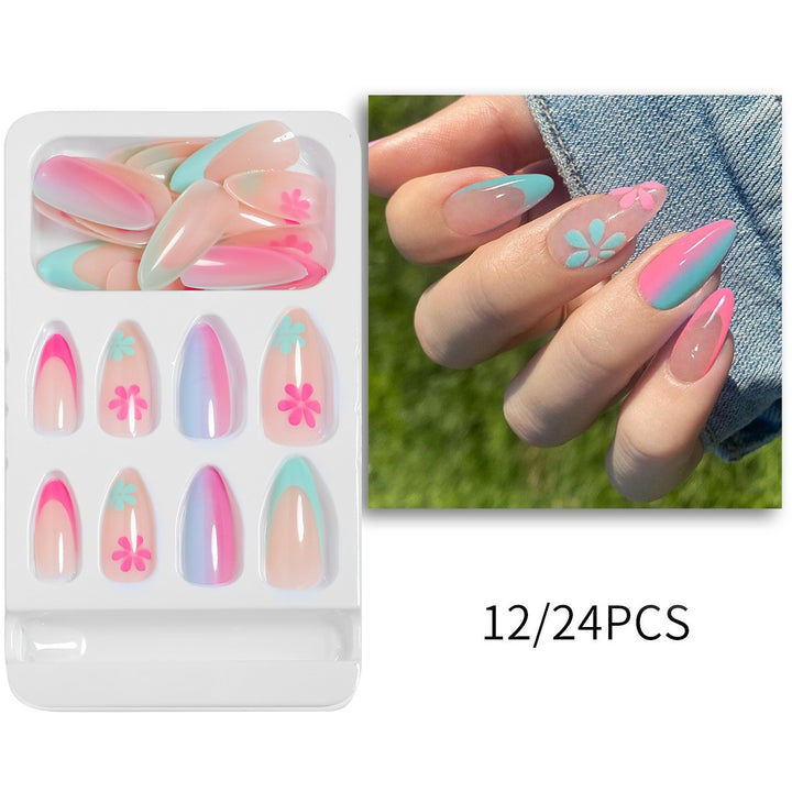 Kreatives Press-On Nageldesign Karnz