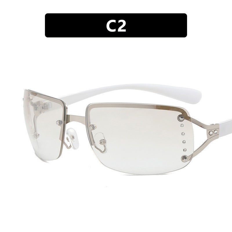 Damen extravagante Sonnenbrille im modernen Design mit feinen Akzenten Karnz