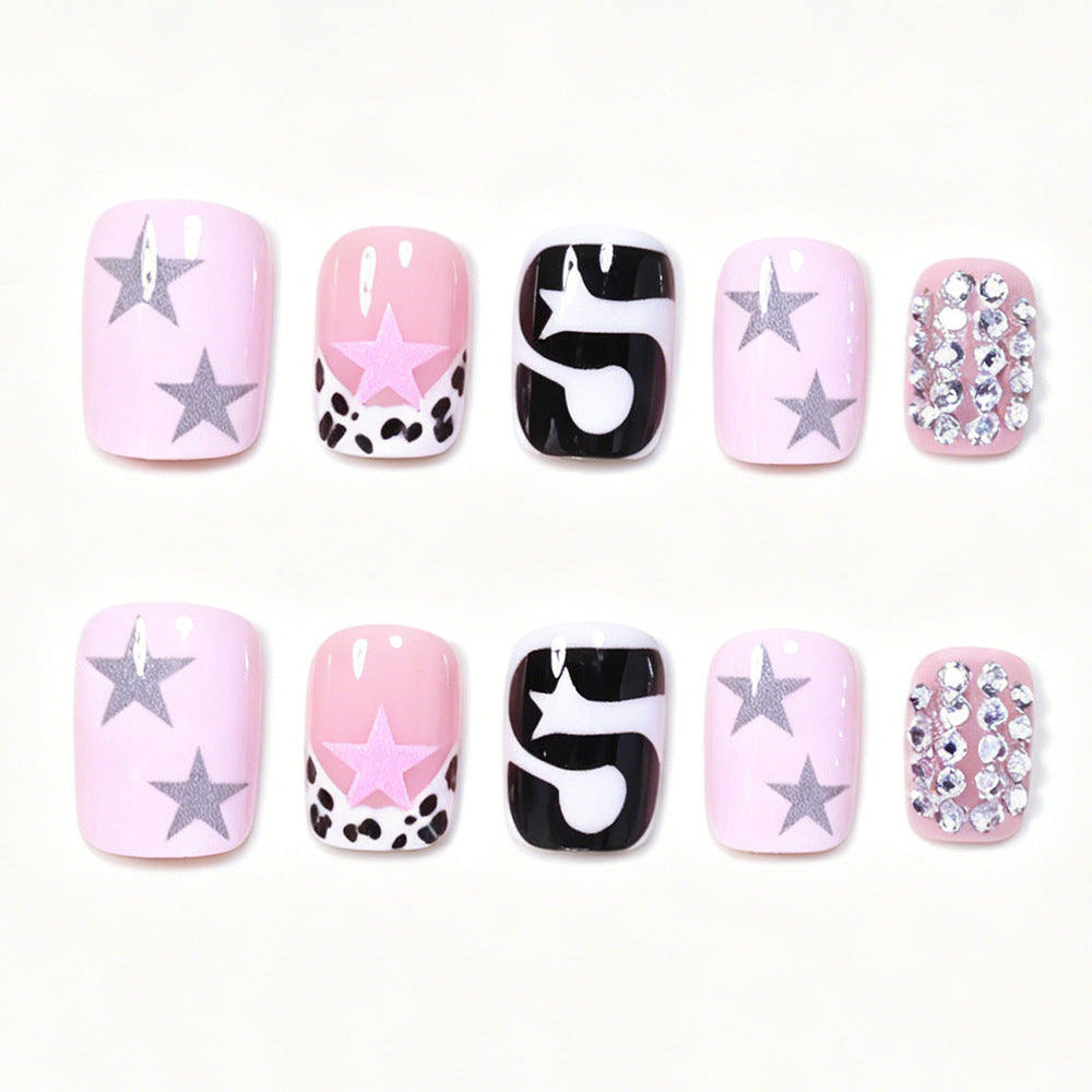 Künstlerisches Press-On Nagelkunstdesign Karnz