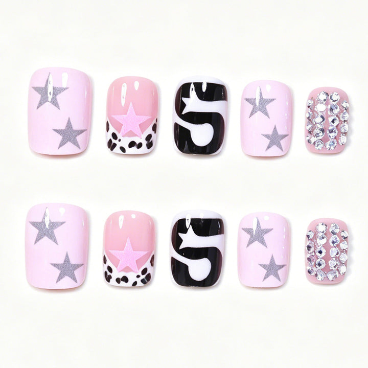 Künstlerisches Press-On Nagelkunstdesign Karnz