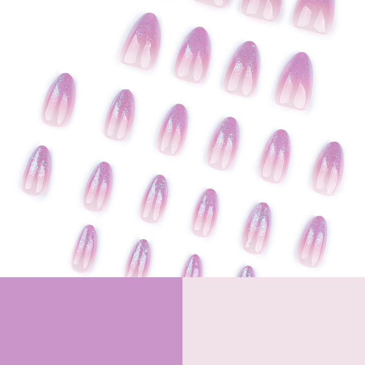 Kunstvolle Nagelverlängerungen mit Glitzer-Gradient Karnz