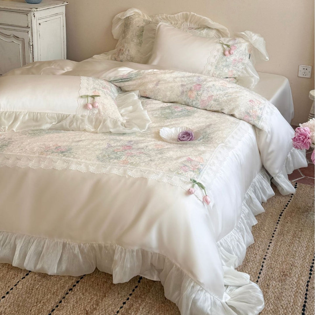 Romantisches Bettwäsche-Set mit Rüschen, Satin-Optik und floralem Spitzenbesatz