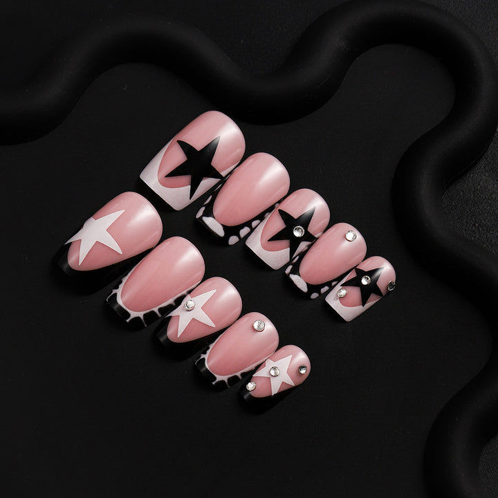 Elegantes Künstlerisches Press-On Nagelkunst Set Karnz