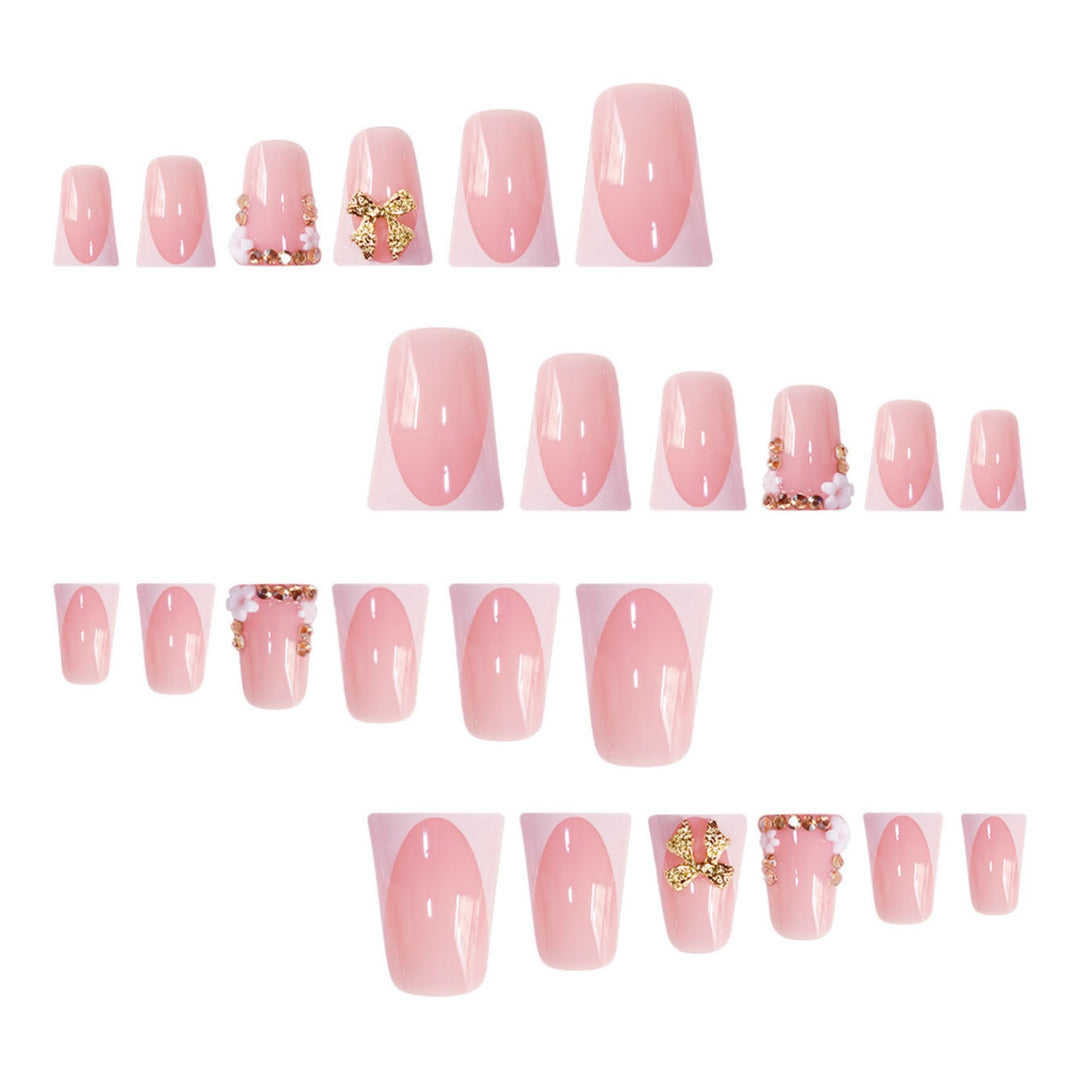 Dekorative Nagelkunst mit glitzerndem Bogen Karnz