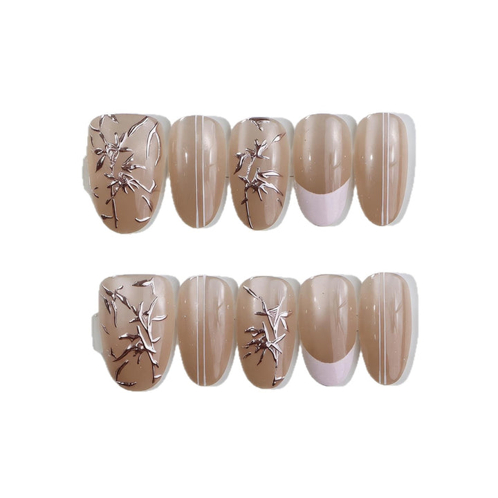 Elegantes Nagelkunstset mit künstlerischen Designs Karnz