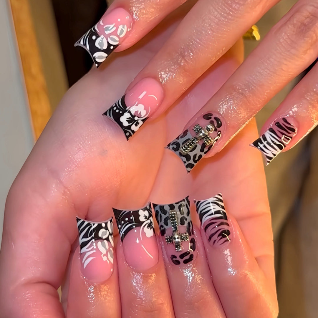 Künstlerische 3D-Blumen Press-On Nagelverlängerungen Karnz