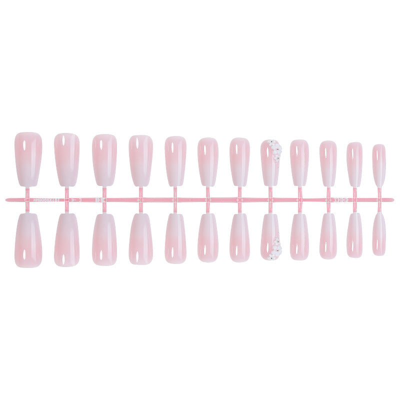 Elegantes Press-On-Nagelset mit floralen Akzenten Karnz