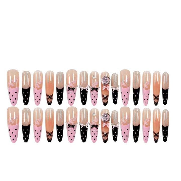 Kunstnagelset mit glamourösen 3D-Applikationen und festlichem Design Karnz