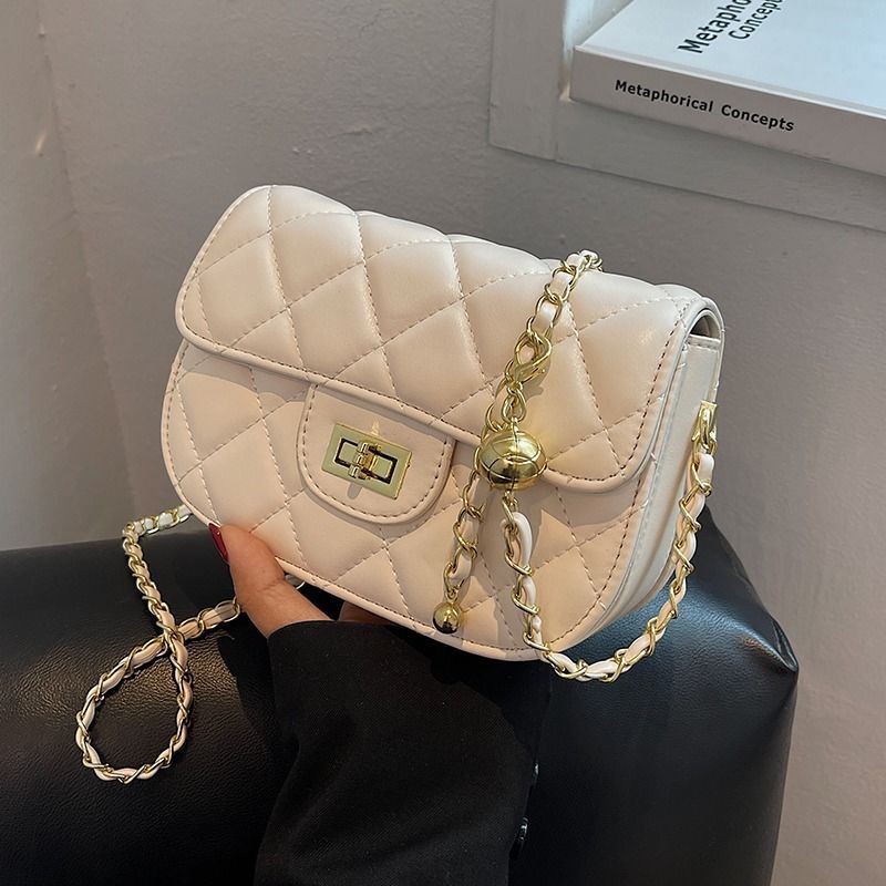 Gepolsterte Kette-Schultertasche Karnz