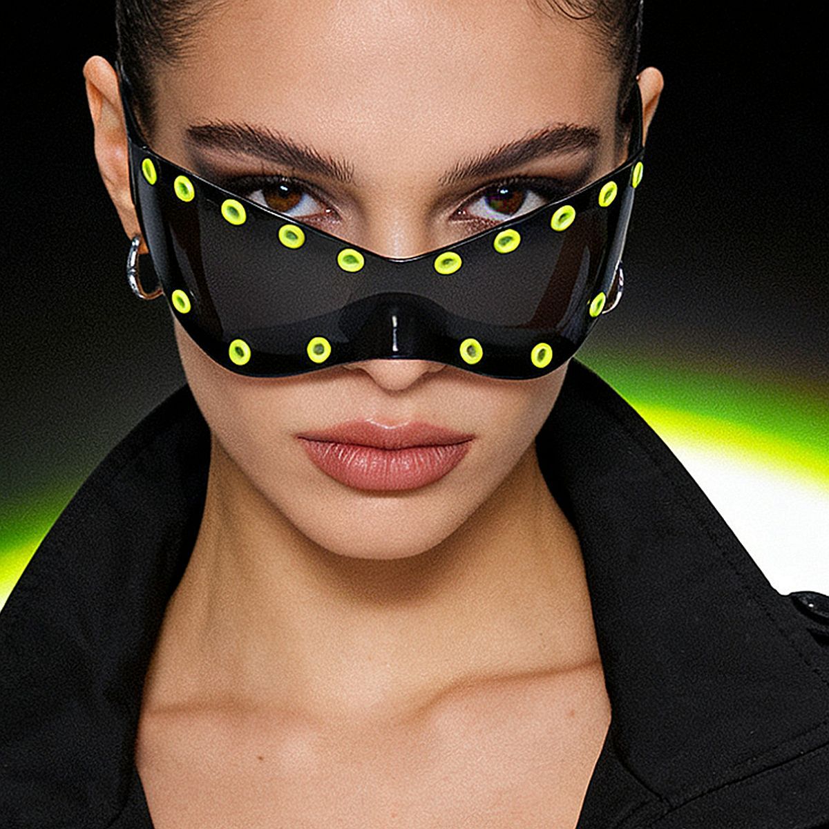 Damen Sportliche Designer-Sonnenbrille mit innovativen Metallakzenten Karnz