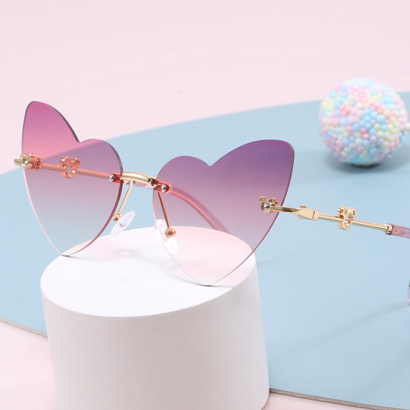Damen Herzförmige Sonnenbrille mit verziertem Rahmen Karnz