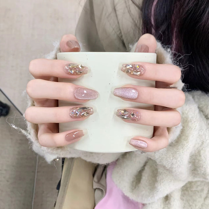 Elegantes Press-On-Nagelset mit funkelnden Akzenten Karnz