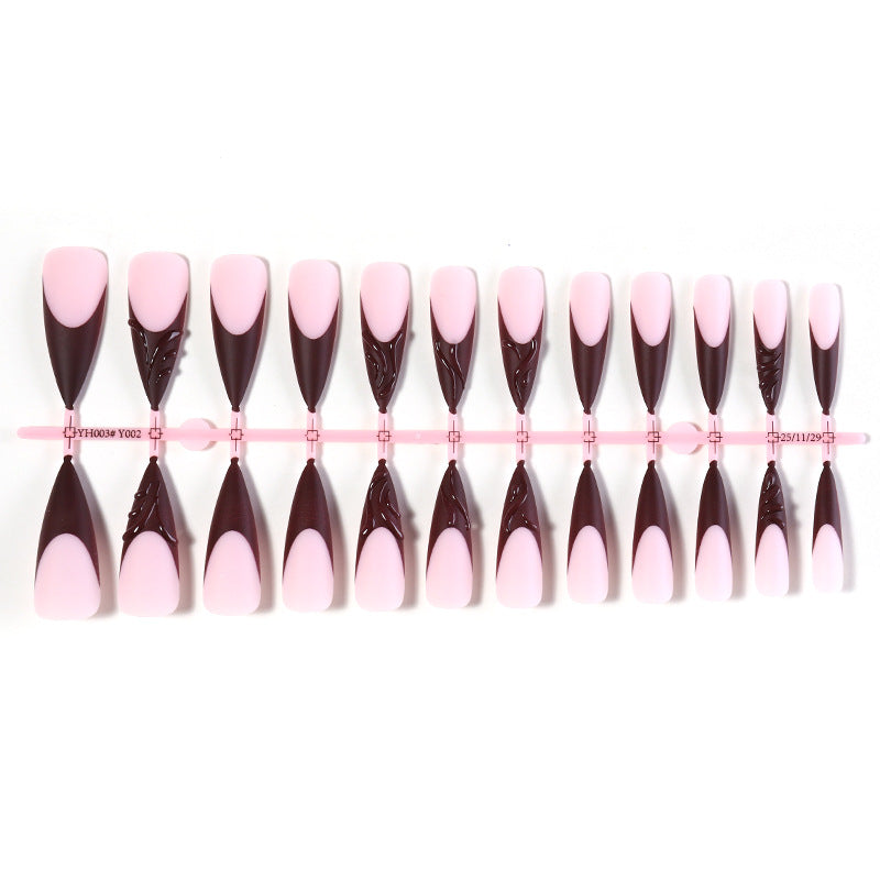 Elegantes Stiletto Press-On-Nagelset mit dekorativem Design Karnz