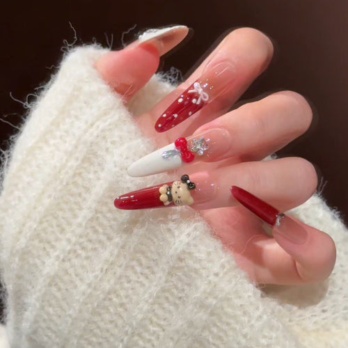 Künstlerisches Press-On-Nagelset mit Feiertagsdesigns Karnz