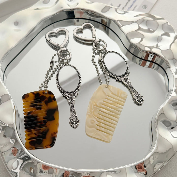 Charmantes Kompaktspiegel und Kamm-Schlüsselanhänger Karnz