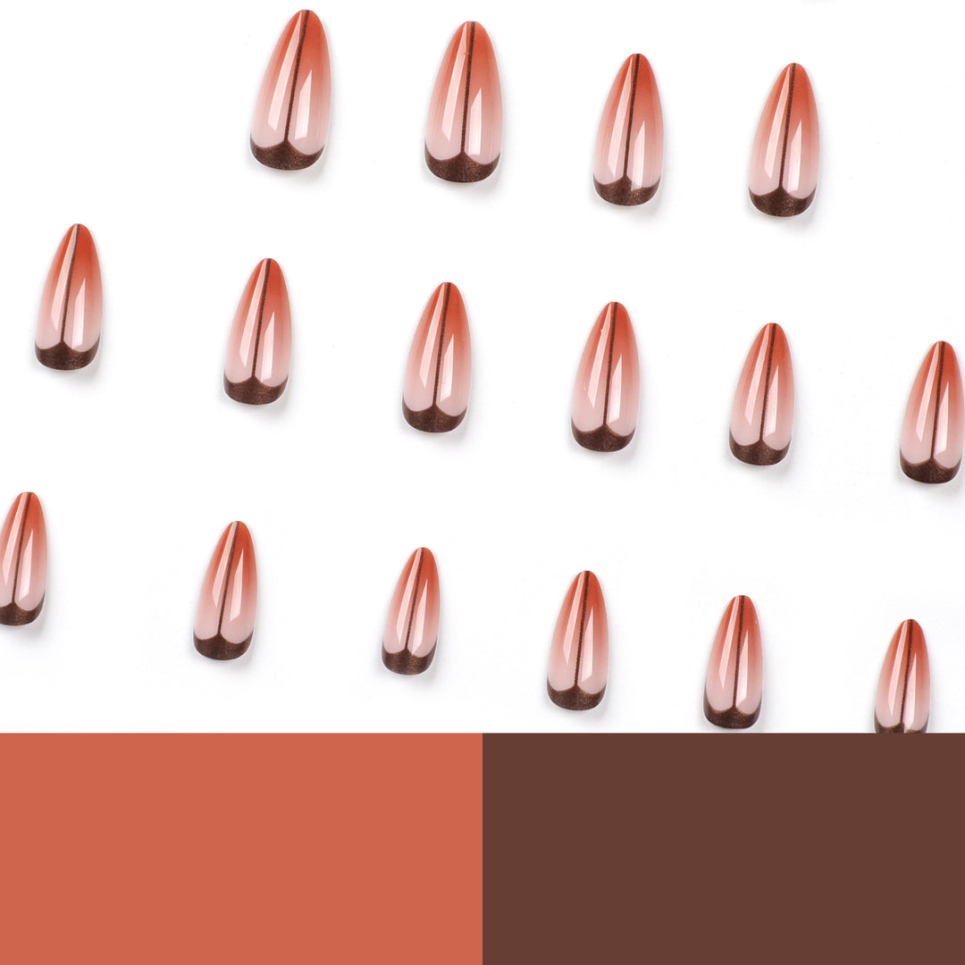 Kunstvolle Stiletto-Nägel mit trendigem Ombre-Effekt Karnz