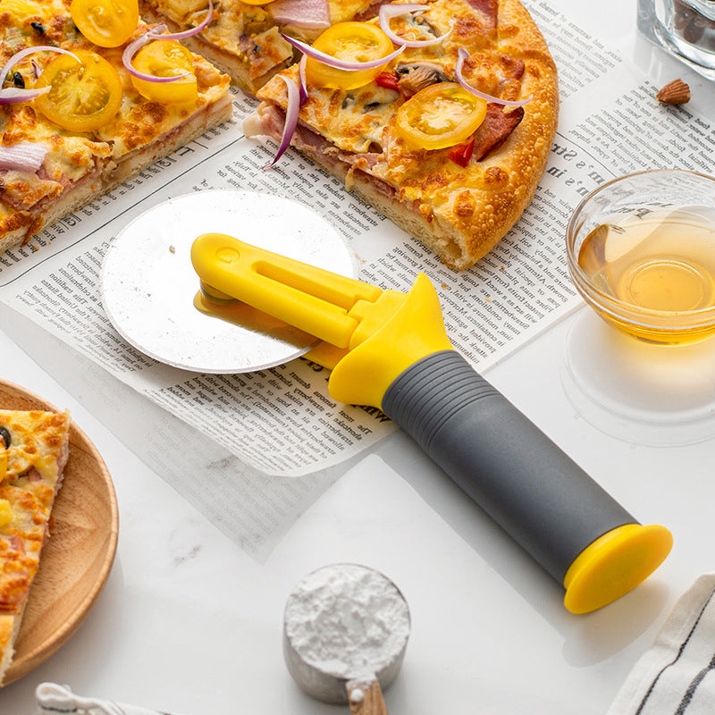 Ergonomischer Pizzaschneider mit Sicherheitsmechanismus Karnz