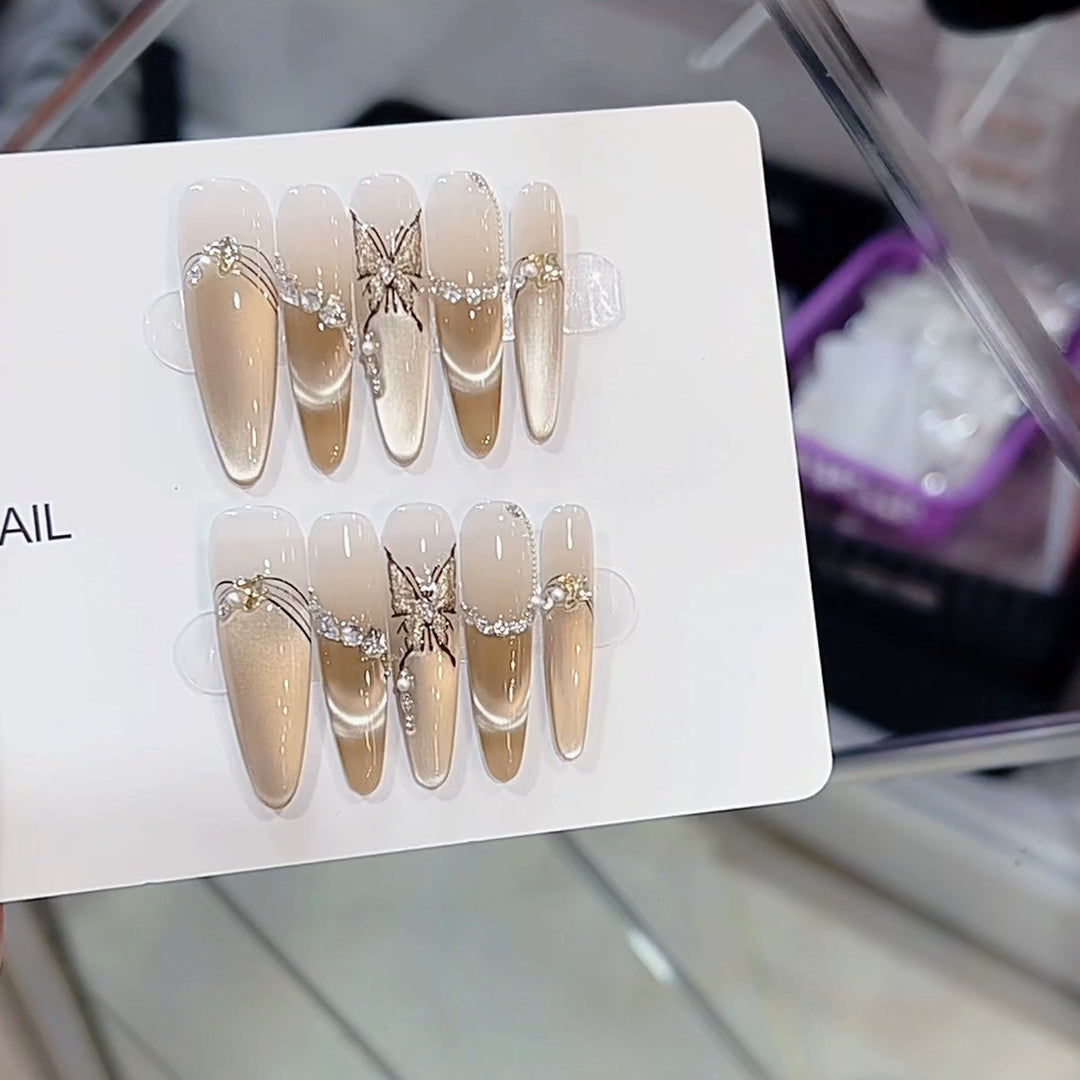 Künstlerisches Schmetterlings- und Perlenverziertes Press-On-Nagelset Karnz