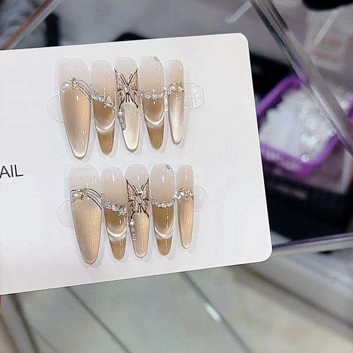 Künstlerisches Schmetterlings- und Perlenverziertes Press-On-Nagelset Karnz