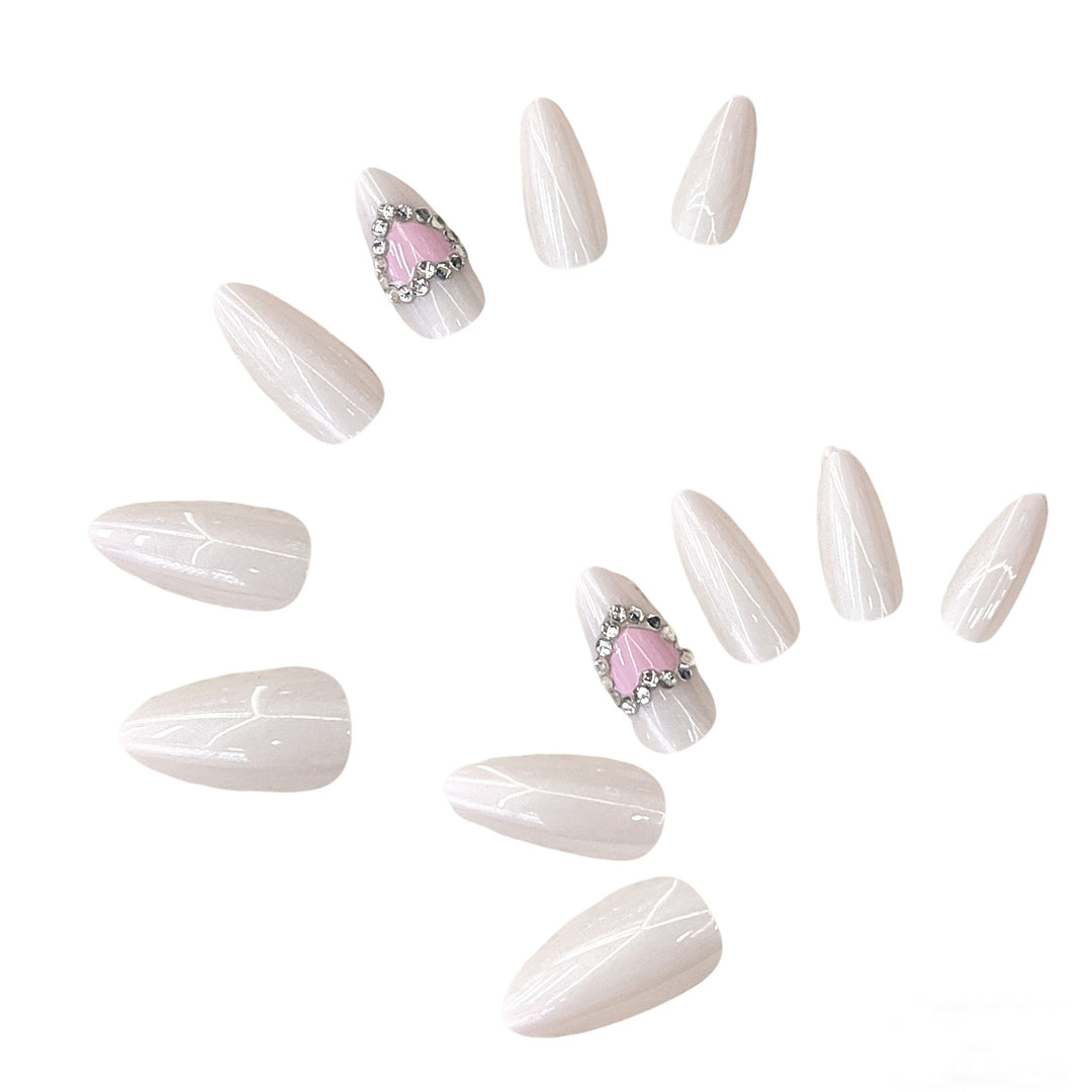 Glamouröses Press-On Nagelkunst Set Karnz