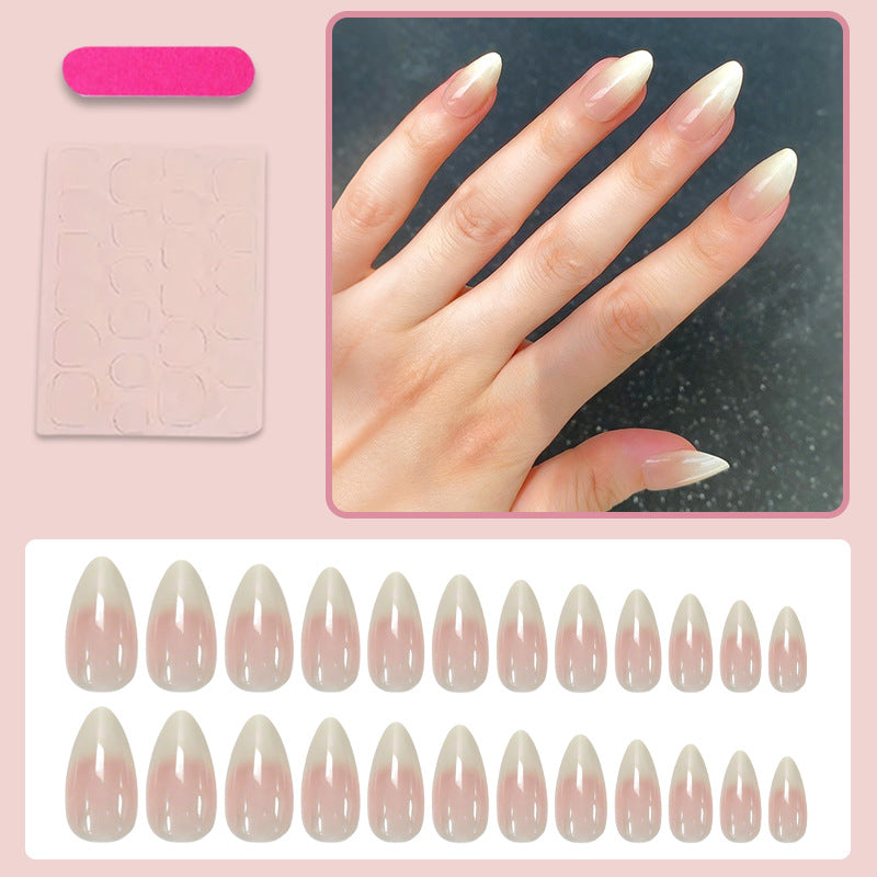 Kunstnägel mit eleganter Ombre-Gestaltung Karnz