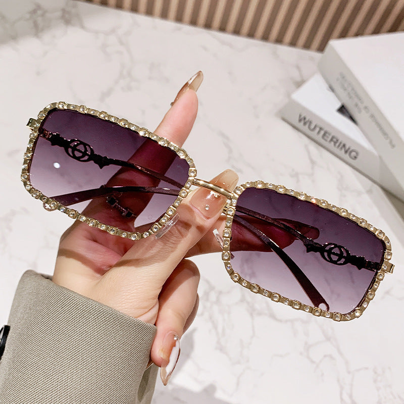 Damen elegante quadratische Sonnenbrille mit luxuriösem Strassrahmen Karnz