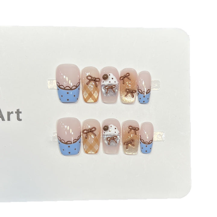 Dekoratives Press-On Nagelkunst Set mit charmanten Schleifenakzenten Karnz