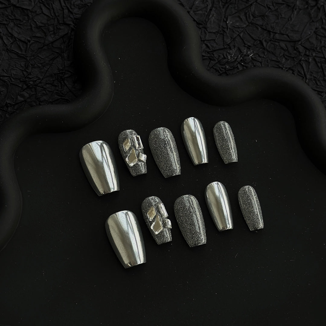 Glamourös Metallic Press-On Nail Art Set