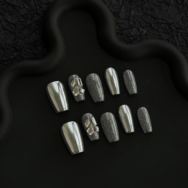 Glamourös Metallic Press-On Nail Art Set