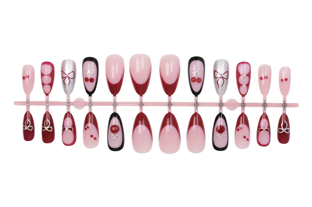 Kunstnagelset mit einzigartigen Designs Karnz