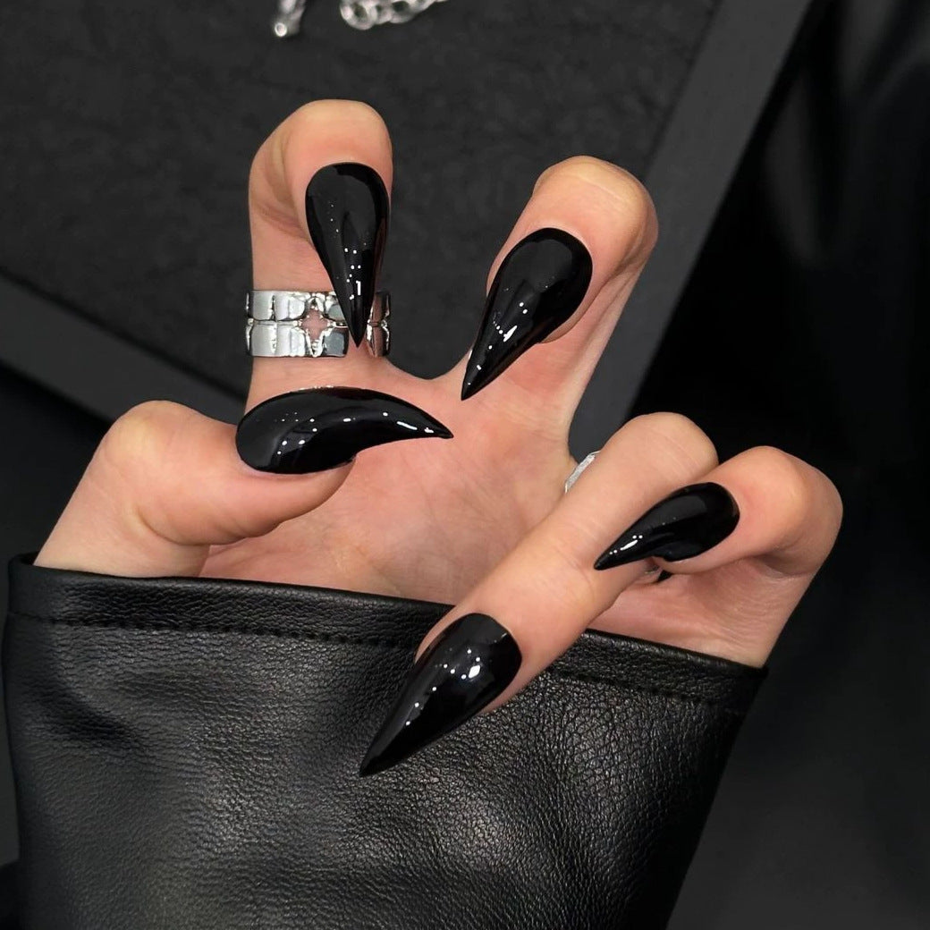 Glänzende Stiletto Press-On Nagelerweiterungen