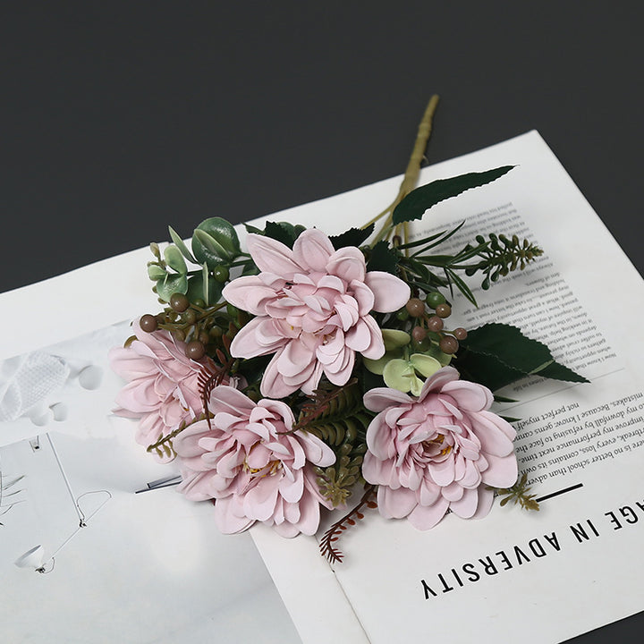 Dekorative Blumenarrangement für die Innendekoration