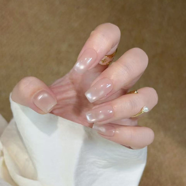 Glamouröse Kunstnagelspitzen mit 3D-Blüten- und Kristallverzierungen Karnz