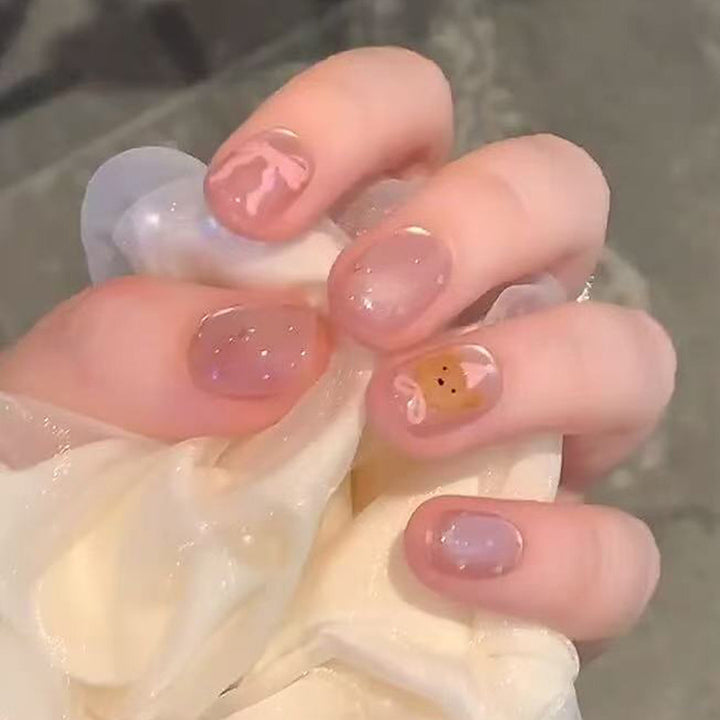 Künstlerisches Press-On Nagelset mit süßem Figurenmotiv Karnz