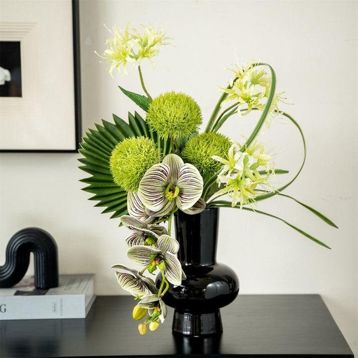 Künstlerische Blumenarrangement