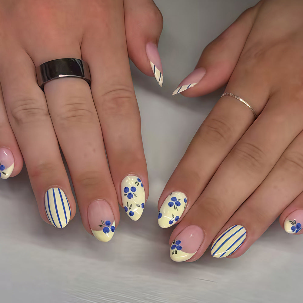 Lebhafte florale Nagelkunst Tipps Karnz