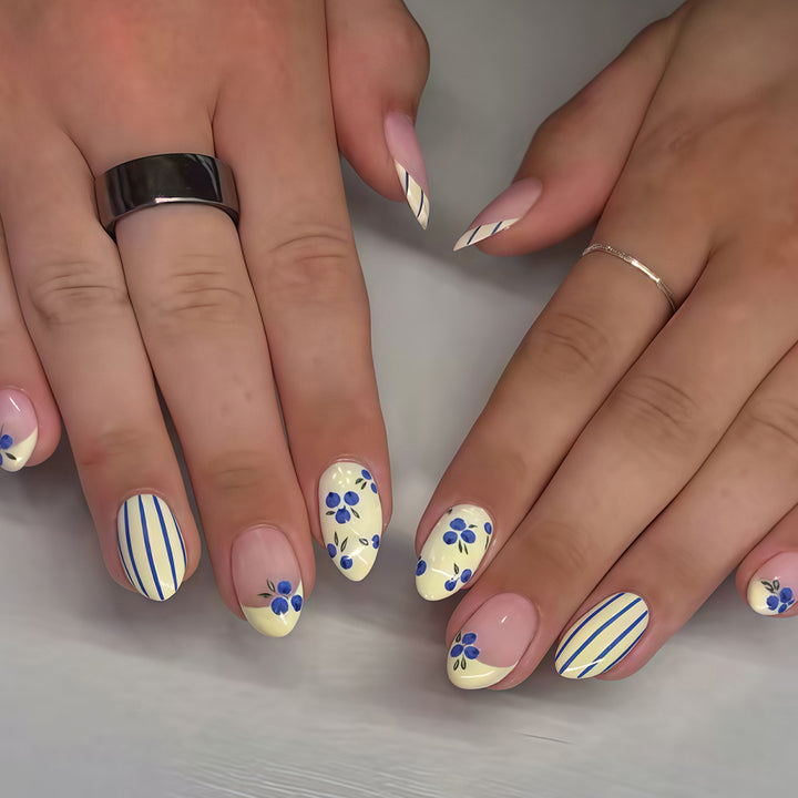 Lebhafte florale Nagelkunst Tipps Karnz