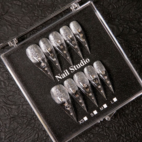 Glamouröse Stiletto Press-On Nagel Set mit Edelsteinakzenten  1791254959