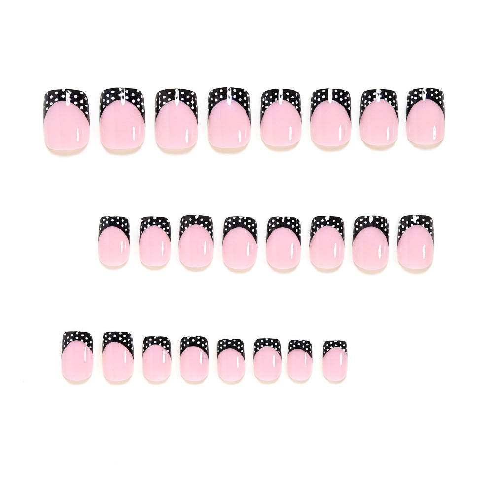 Stylisches French Tip Nagelkunst-Set Karnz