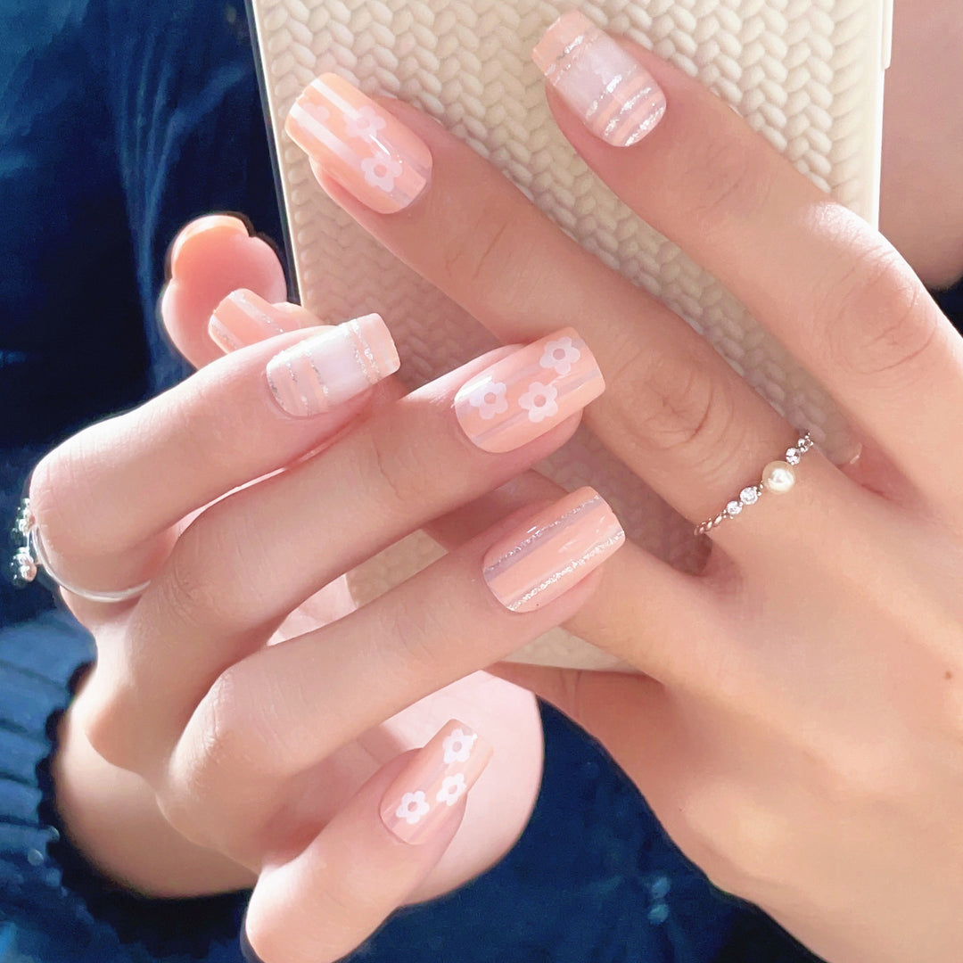 Blumenmuster Druck-On-Nagelkunstset