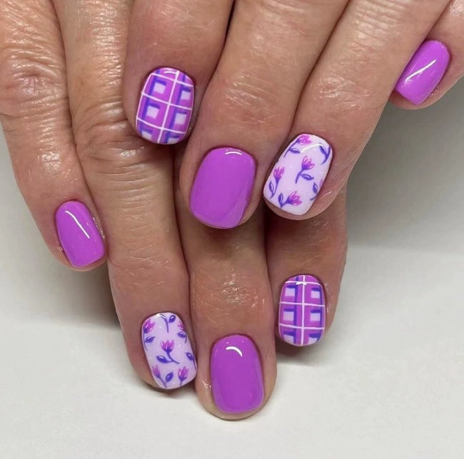 Dekoratives Blumen-Nagelkunst-Set Karnz