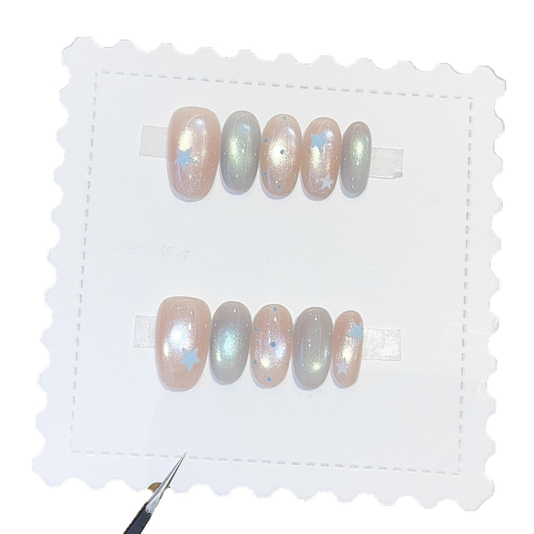 Nagel-Design mit Galaxie-Effekten Karnz
