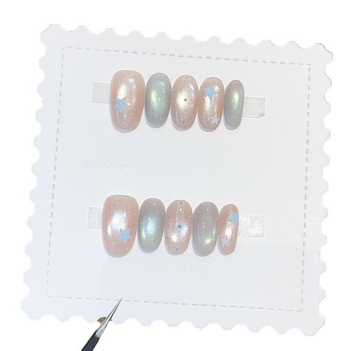 Nagel-Design mit Galaxie-Effekten Karnz